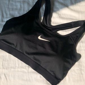 Nike Women’s Padded Bra in Black, size M